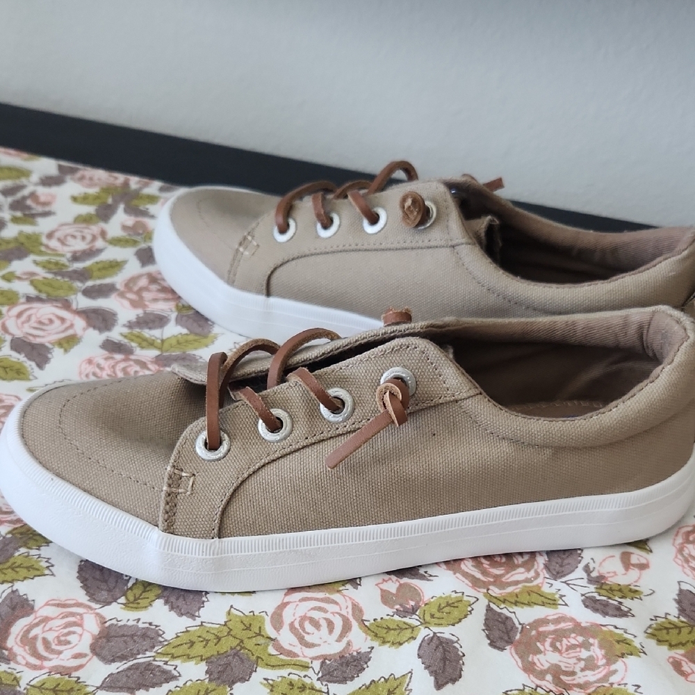 Casual Tan Canvas Sneakers